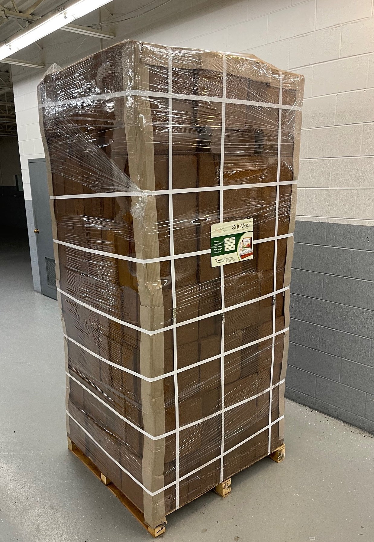 Pallet of 5KG Premium Coco Coir Bricks (210-220 Bricks) – Blue